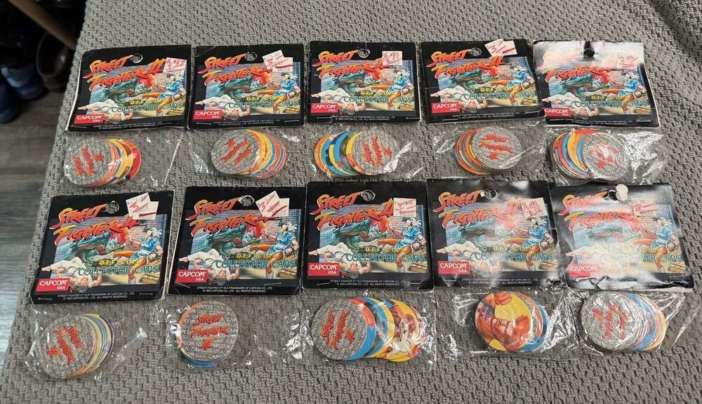 10 sealed Vintage 1993 Capcom Street Fighter II Official Collector Caps Pogs lot